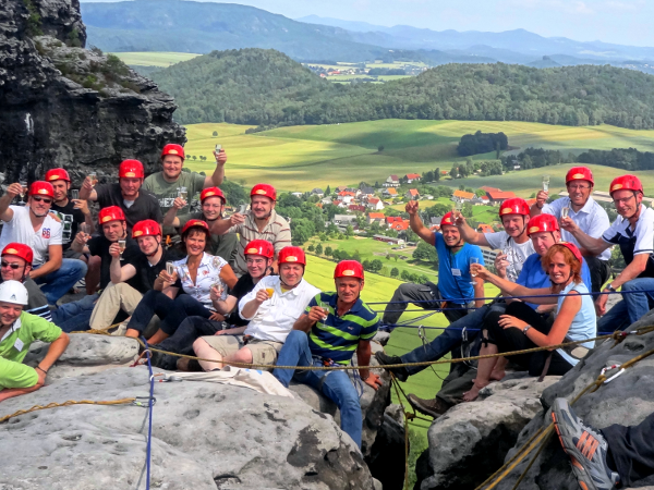 Klettern und Abseilen als Outdoor Teambuilding